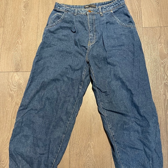 Jeans - Picture 1 of 2